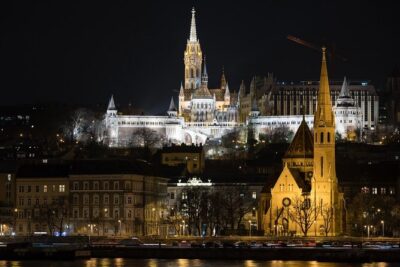 10PM Budapest Danube Cruise with Live Music & Food or Drinks - Meeting point, boarding flow, and where you’ll want to stand or sit