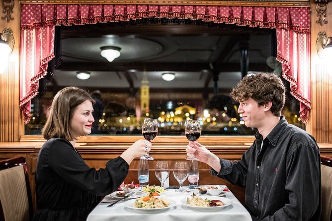 10PM Budapest Danube Cruise with Live Music & Food or Drinks - Dinner vs drinks: how to choose the right option for your budget and appetite
