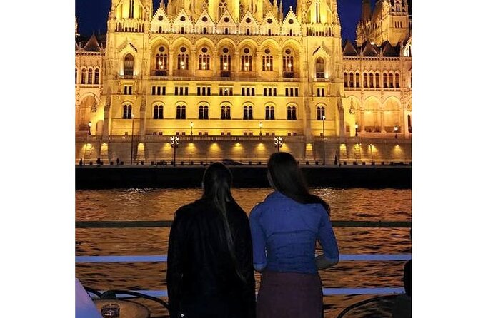Budapest: 1-Hour Highlights Cruise with Welcome Drink - Weather, cold, and how to dress for night photos