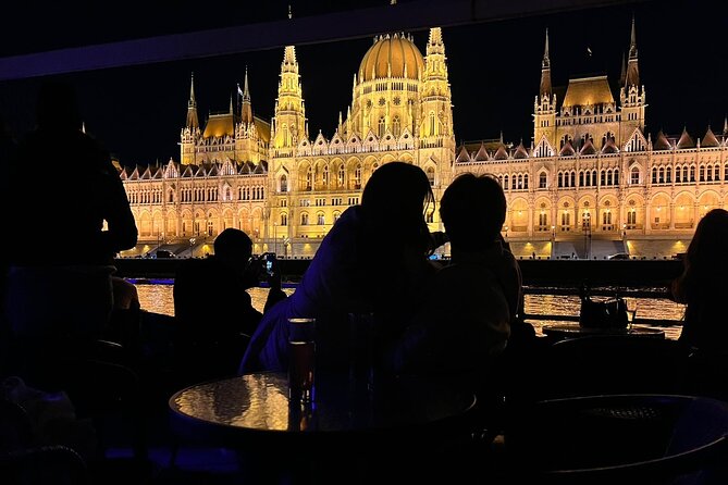 Budapest: 1-Hour Highlights Cruise with Welcome Drink - How crowded it can feel (and how to manage it)