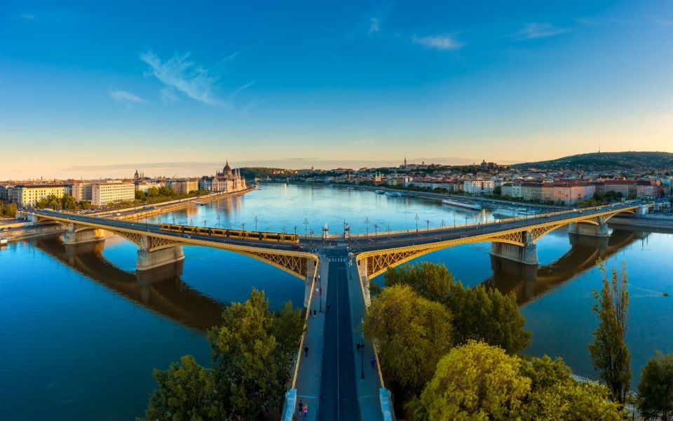 Budapest: 1-hour Sightseeing Danube River Cruise - Narration and sound: what to do when the guide feels far away