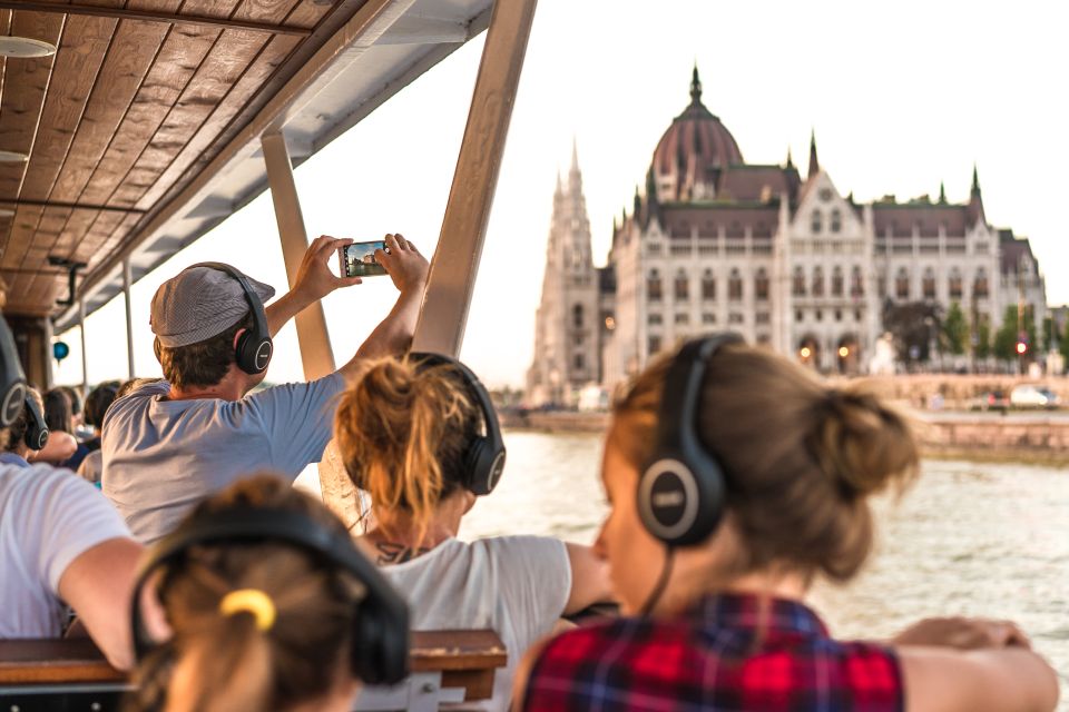 Budapest: 3-hour City Tour with Castle Walk + 1-hour Cruise - Castle Hill Walk: Fisherman’s Bastion and Matthias Church Exteriors