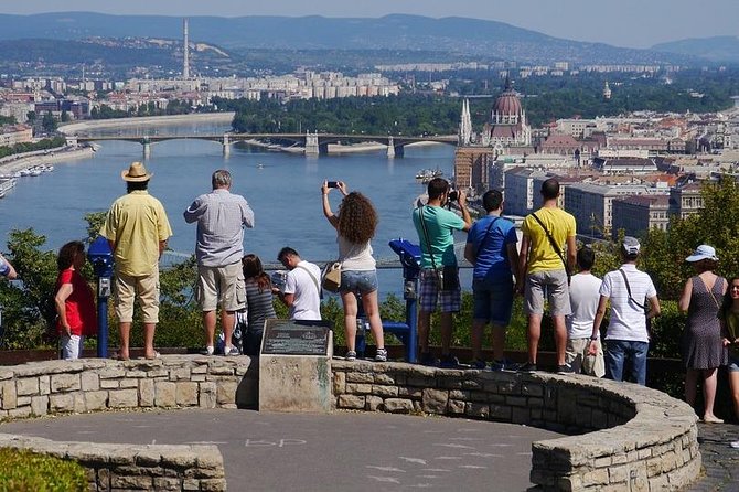 Budapest: 3-Hour Live-guided Bus Tour and 1-hour River Cruise - Castle Walk and Getting Your Bearings on the Buda Side
