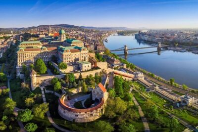 Budapest: 3-Hour Live-guided Bus Tour and 1-hour River Cruise - Parliament, the State Opera, and St. Stephen’s Basilica: Big Names, Clear Context