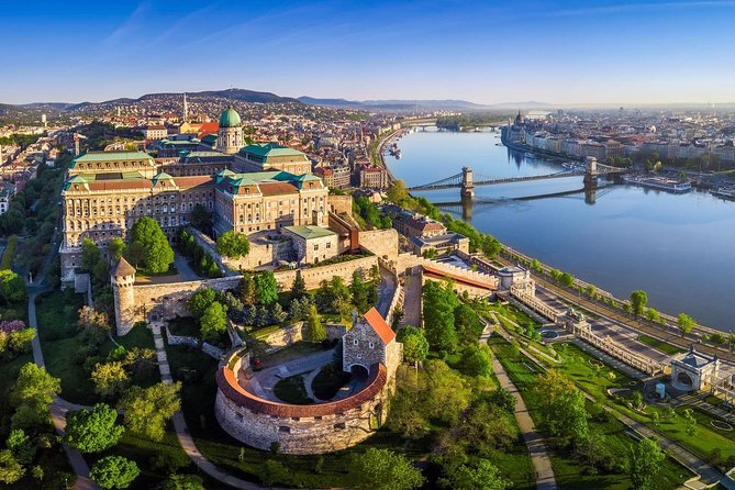Budapest: 3-Hour Live-guided Bus Tour and 1-hour River Cruise - Parliament, the State Opera, and St. Stephen’s Basilica: Big Names, Clear Context
