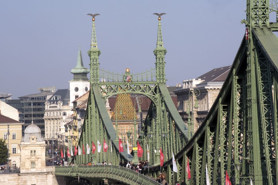 Budapest: 3-Hour Live Guided Sightseeing Tour - Key highlights worth circling