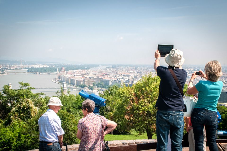 Budapest: 3-Hour Live Guided Sightseeing Tour - Crossing Elizabeth Bridge: the view is the point