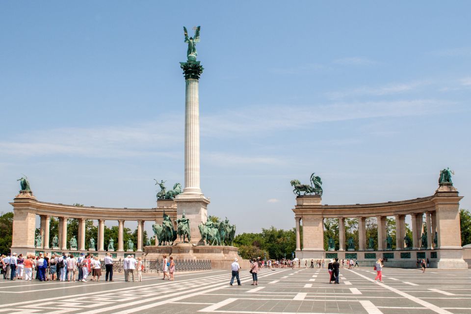 Budapest: 3-Hour Live Guided Sightseeing Tour - Pest highlights: Central Market Hall, the Great Synagogue area, and City Park