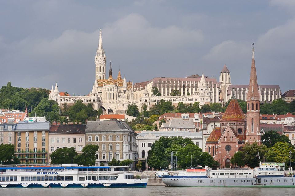 Budapest 3-Hour Walking Tour in Italian - Buda Castle and the Royal Palace zone: history you can look at