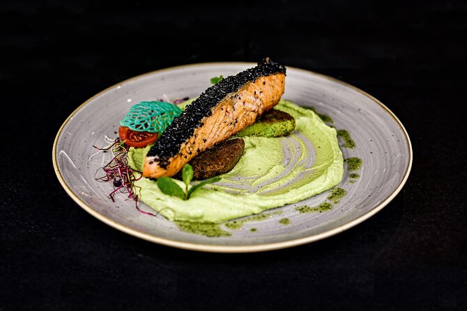 Budapest 4 course Dinner Cruise with Bar Piano and Welcome Drink - Should you book this dinner cruise?
