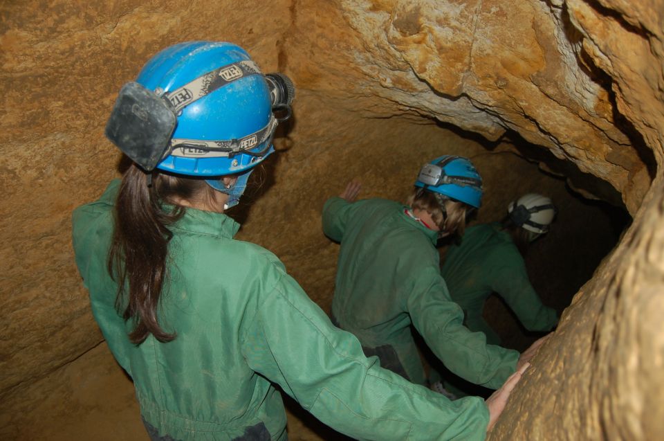 Budapest: Adventure Caving Tour with Guide - Entering the Pál-völgyi Caves: Getting There Without Headaches
