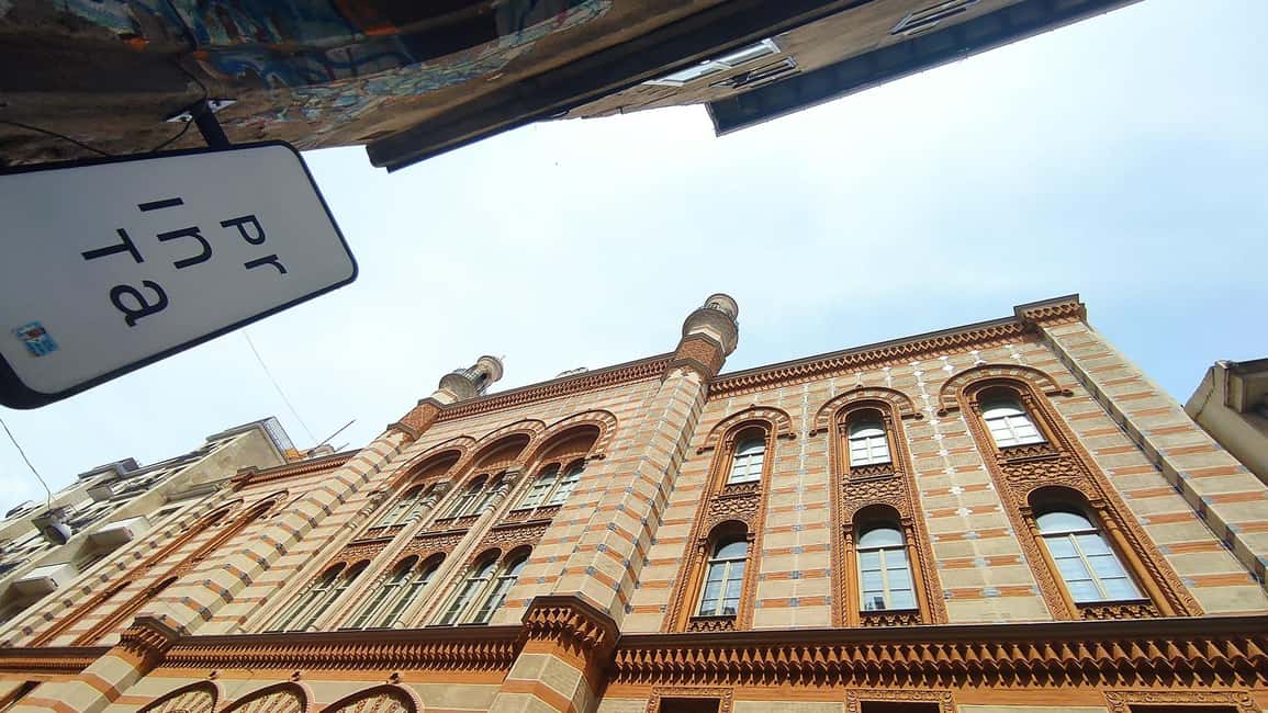 Budapest: Best of Downtown and Jewish Quarter Tour - Downtown Budapest’s 1890s buildings: learning the city by walking its streets