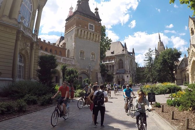 Budapest Bike Tour with Hungarian Goulash - Why this bike-and-goulash format works in Budapest