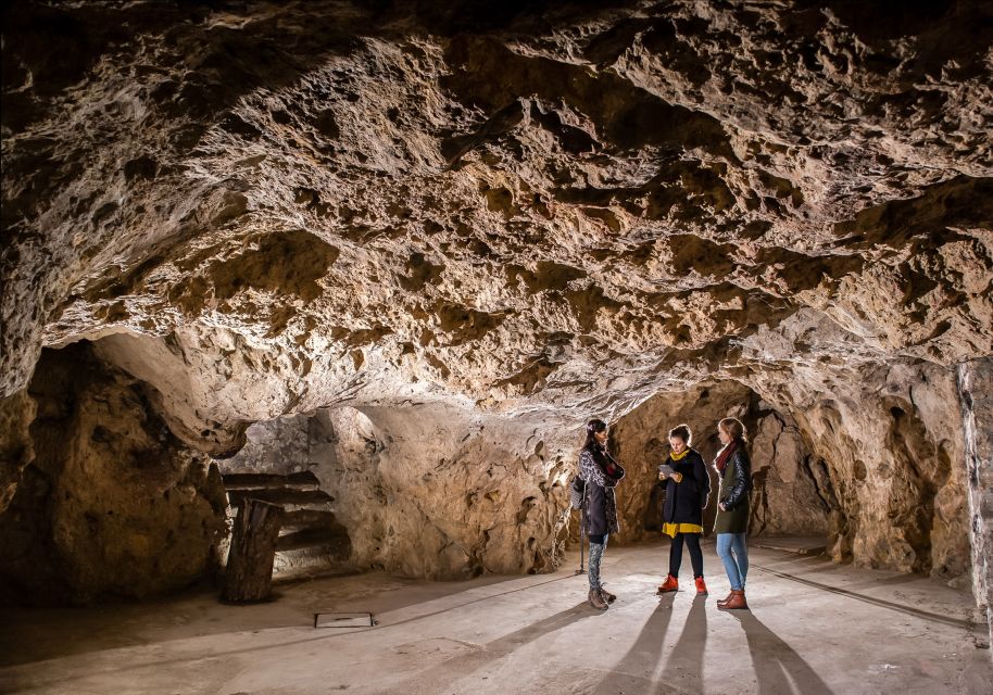 Budapest: Buda Castle Cave Tour - Entering the Castle Hill labyrinth: where the tour actually starts