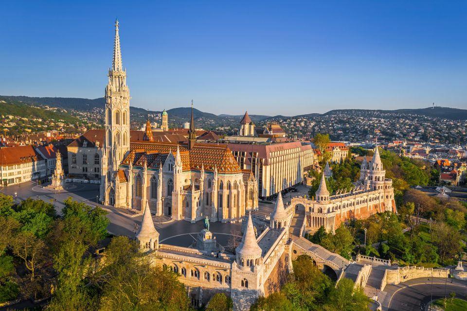 Budapest: Buda Walking Tour - Looking across the river toward the Houses of Parliament