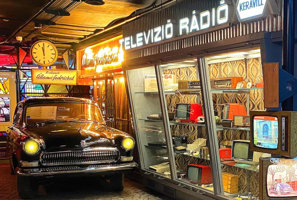 Budapest: Budapest Retro Interactive Museum Ticket - Retro bistro lunch break: eat the era, not just look at it