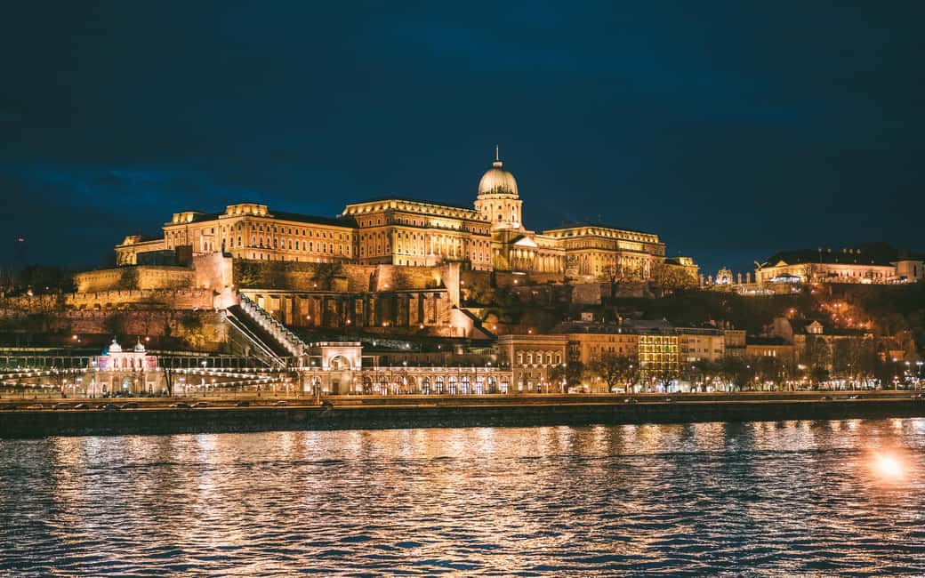 Budapest By Night Sightseeing Cruise - The first big sights: Chain Bridge and the Hungarian Parliament glow