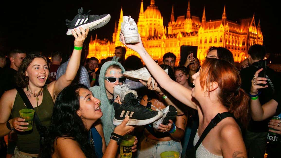 Budapest: Danube Beat Party Cruise with Drink Packages - The 2-hour Danube party cruise: where the landmarks roll by