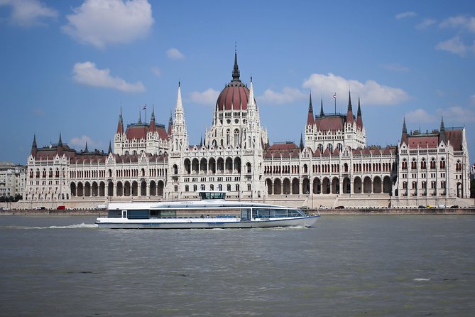 Budapest Danube Cruise with Drink, Audio Guide, Margaret Island - Margaret Island Free Time: A 45-Minute Reset in the Middle of the River