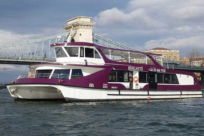 Budapest Danube Pizza Cruise with Welcome Drink - Chain Bridge and the Houses of Parliament: The Photo Duo