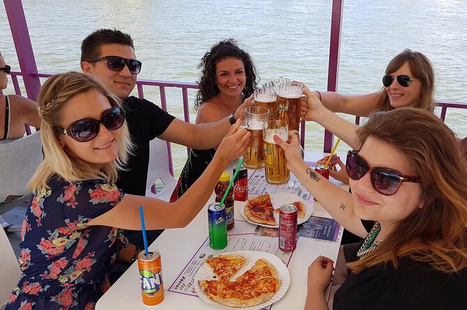 Budapest Danube Pizza Cruise with Welcome Drink - Margaret Bridge and Elizabeth Bridge Area: Smaller Moments With Big Atmosphere