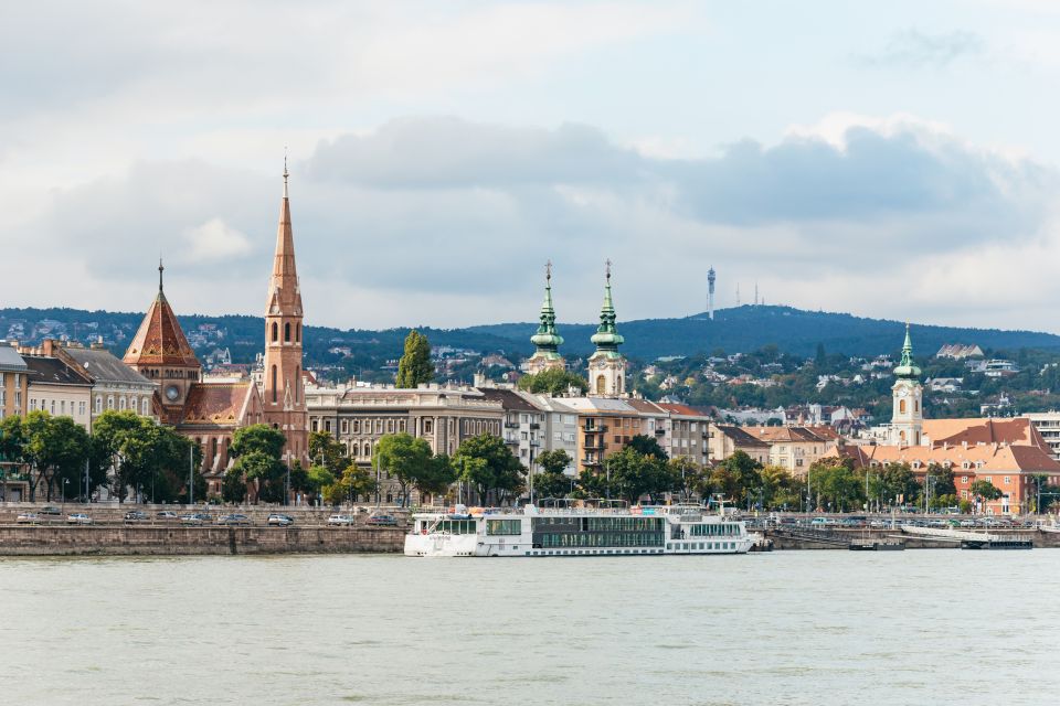 Budapest: Downtown Budapest Cocktail Cruise - Quick tips to make the most of your hour