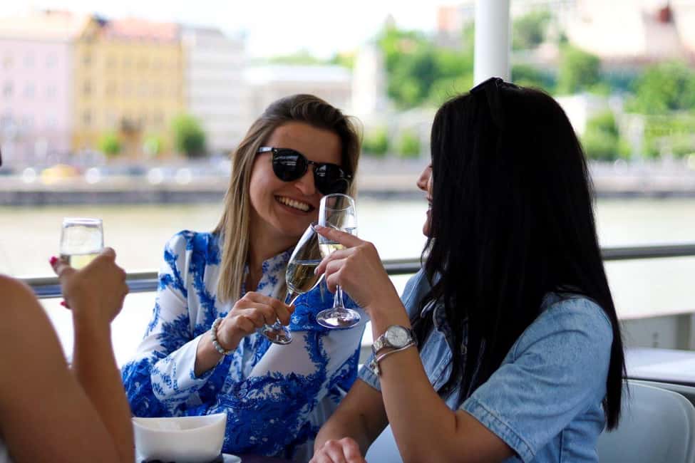 Budapest: Downtown Budapest Unlimited Booze Cruise - From Elizabeth Bridge to the Danube: what this cruise feels like