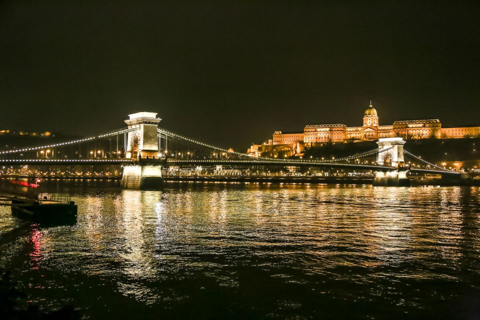 Budapest: Evening Cruise including Drinks and Live Music - FAQ