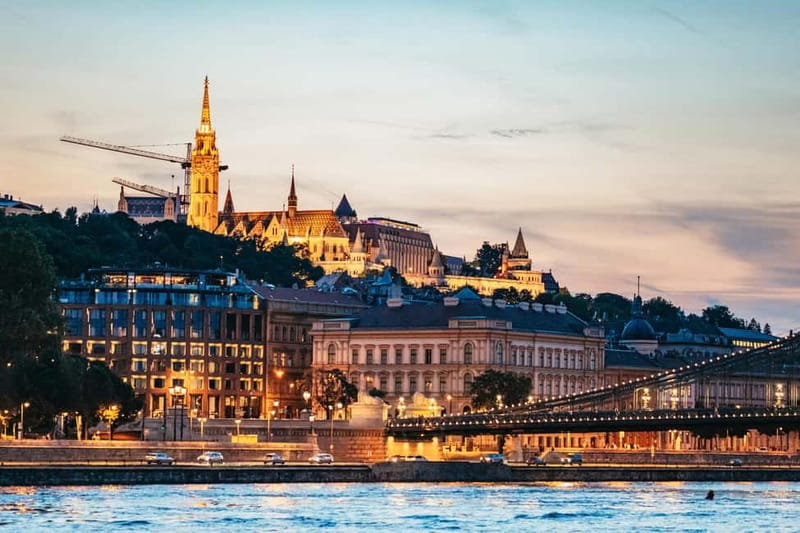 Budapest: Evening Cruise with 4-Course Dinner - Gellért Hill to Buda Castle: the skyline hits early