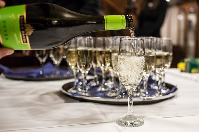 Budapest Evening Cruise with Entertainment and Drink Options - Your drink choice: how the packages work in real life