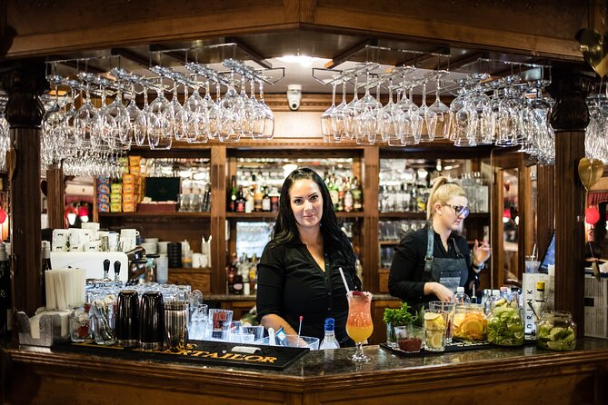 Budapest Evening Cruise with Entertainment and Drink Options - The itinerary: the illuminated landmarks you’ll see from the river
