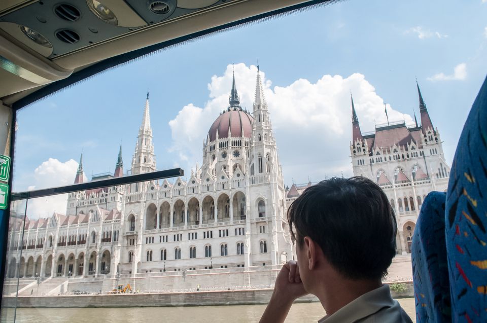 Budapest: Floating Bus Tour by Land and Water - Photography: why this is a camera-friendly Budapest pick