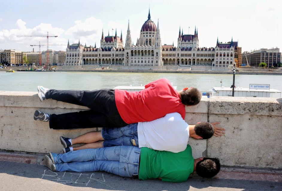 Budapest: Grand City Tour with Parliament Visit - Guide quality matters: live narration and real city context