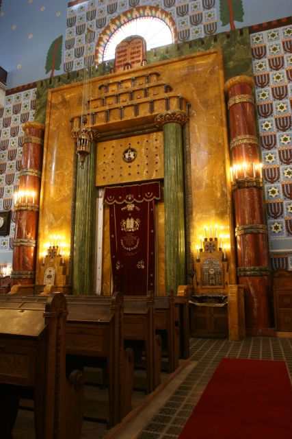Budapest Grand Half-Day Jewish Heritage Tour - Jewish Museum: turning rooms into context