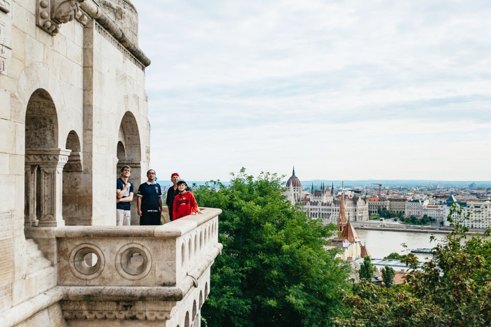 Budapest: Grand Sightseeing Bike Tour - Elizabeth Bridge and Chain Bridge: river views without the slow parts