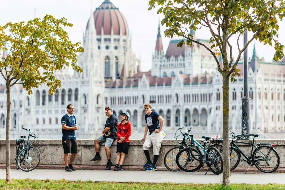 Budapest: Grand Sightseeing Bike Tour - Margaret Bridge to Margaret Island: a mid-tour breather
