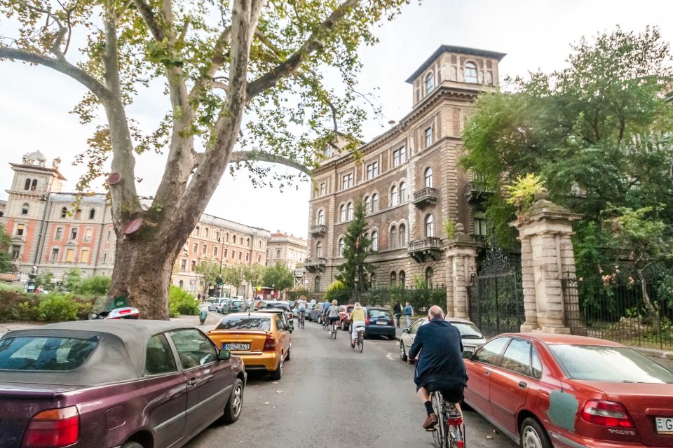 Budapest: Guided City Discovery Bike Tour - Széchenyi Thermal Bath, the Fun Park area, and Zoo views