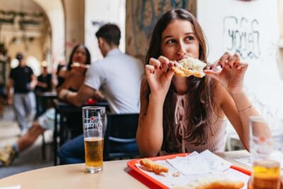 Budapest: Guided Foodie Walking Tour with Food and Drinks - Finding the Tour: The Kazinczy Street Synagogue Start