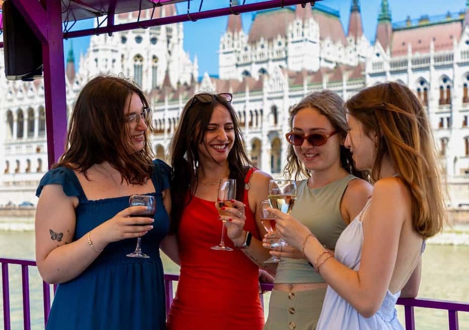 Budapest: Happy Hour Sightseeing Cruise - What This 1-Hour Happy Hour Cruise Feels Like