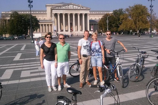 Budapest Highlights Bike Tour - Why this 2.5-hour bike loop works so well in Budapest
