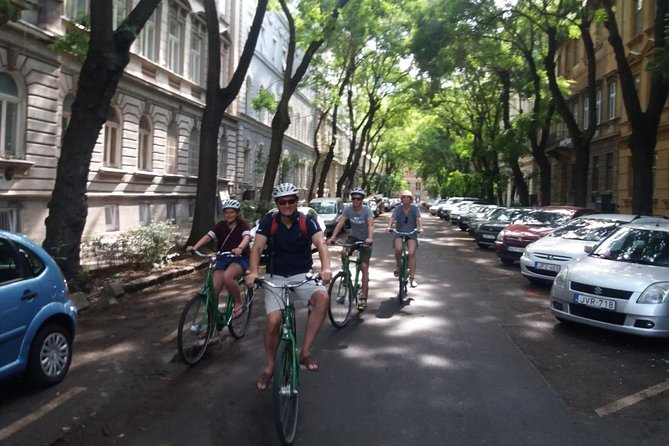Budapest Highlights Bike Tour - Getting going at Szent István tér (and why the meeting spot matters)