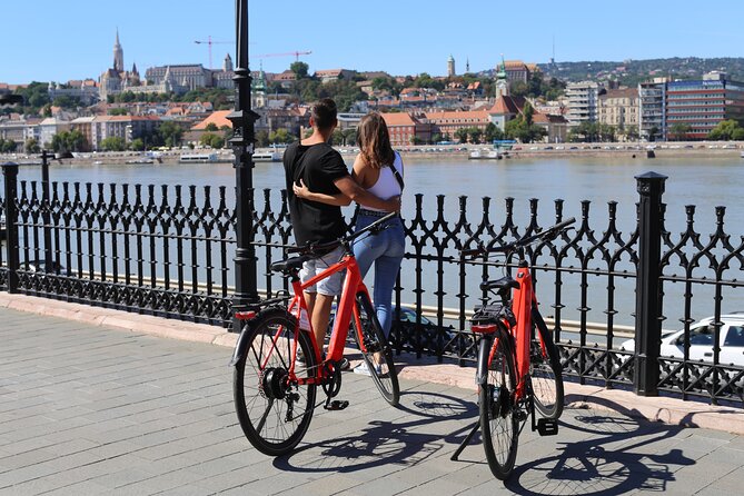 Budapest: Historic Downtown ride on E-Bicycles Buda & Pest - Chain Bridge to Castle Hill: e-bike power on the climb