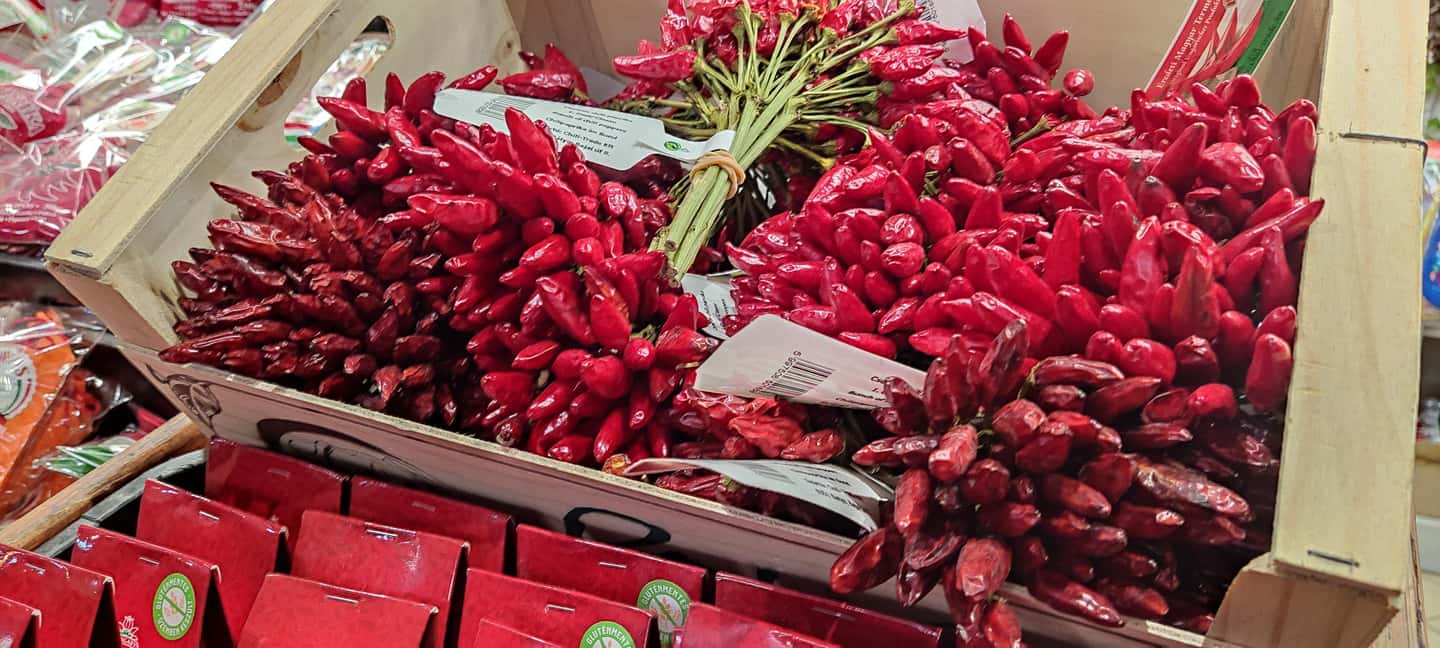 Budapest: Hungarian Cuisine in the Market Hall (german) - Walking + tastings: what happens in the 1.5-hour flow