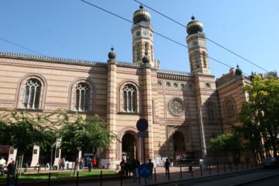 Budapest: Jewish Heritage Guided Tour with Synagogue Ticket - Where you start in the Jewish Quarter (and how that affects your day)