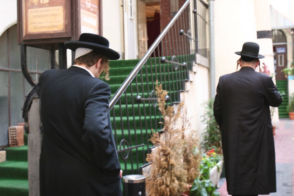 Budapest: Jewish Heritage Guided Tour with Synagogue Ticket - Jewish Museum Budapest: art, daily life, and the Hungarian Holocaust room