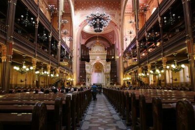 Budapest Jewish Heritage Memorial Walking Tour & Synagogue Entry - Essential vs Grand: pick the route that fits your day