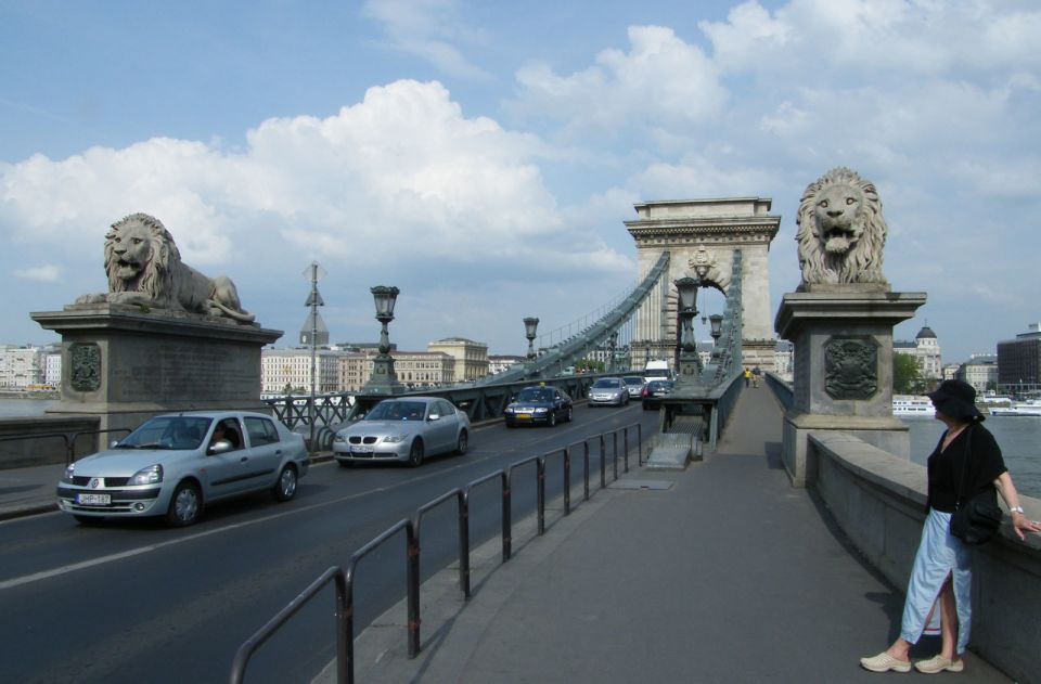 Budapest: Multilingual Highlights Tour - What you’re really paying for: value in 3 hours with a language choice
