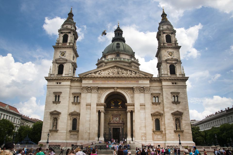 Budapest: Multilingual Highlights Tour - Liberty Square: monuments that force history into focus