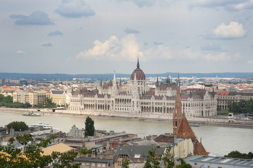 Budapest: Multilingual Highlights Tour - Hungarian Parliament exterior: why the outside matters