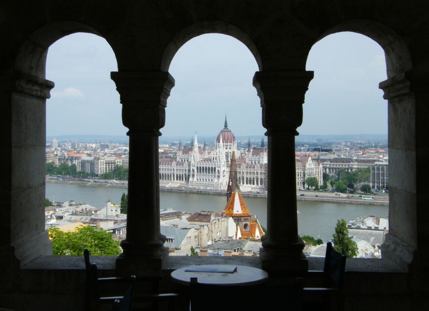 Budapest: Multilingual Highlights Tour - Castle Hill route: fortified medieval-town streets to Fishermen’s Bastion views